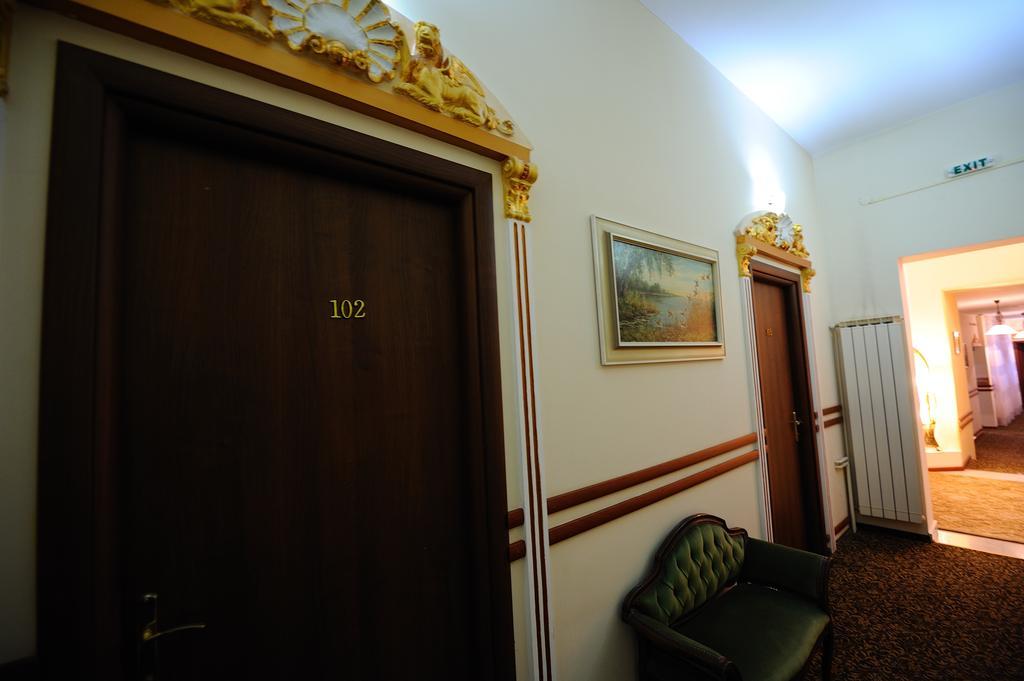 Hotel Royal Craiova Exterior foto