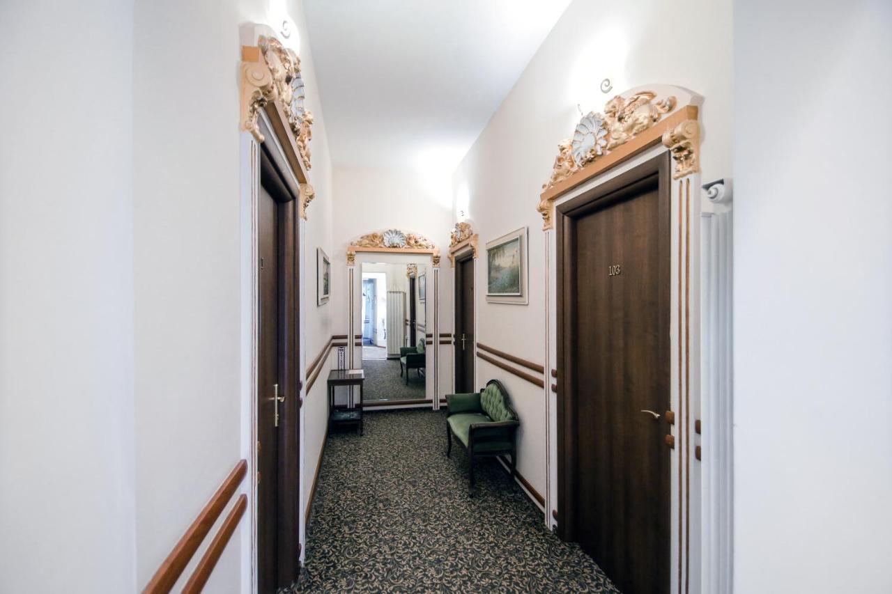 Hotel Royal Craiova Exterior foto